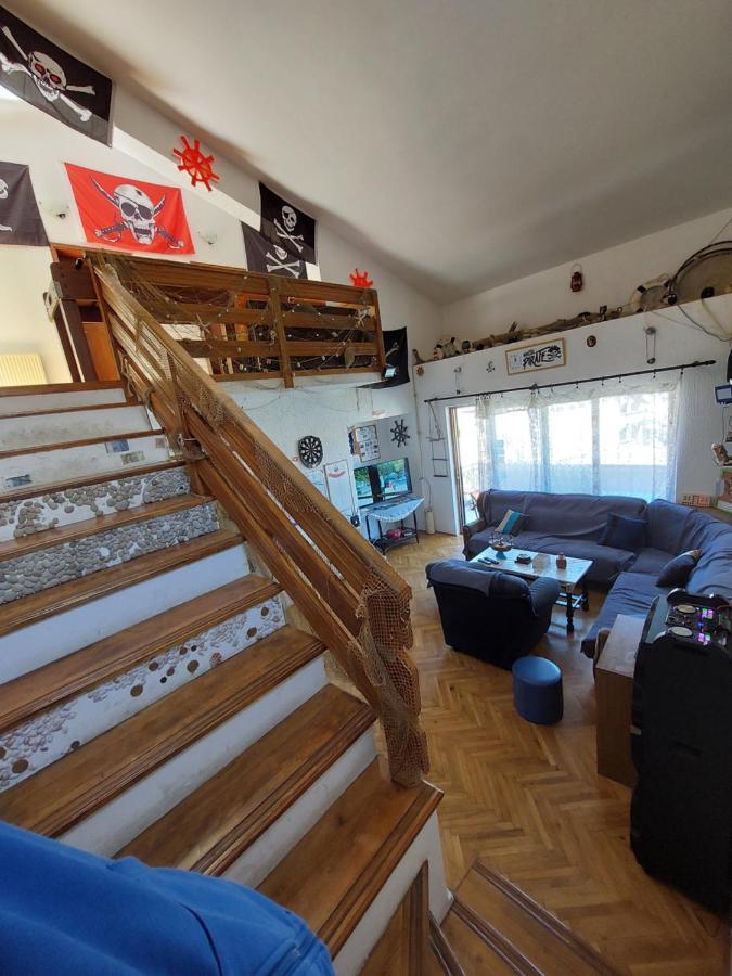 بيت شباب Pirate Backpackers أولتْسي المظهر الخارجي الصورة