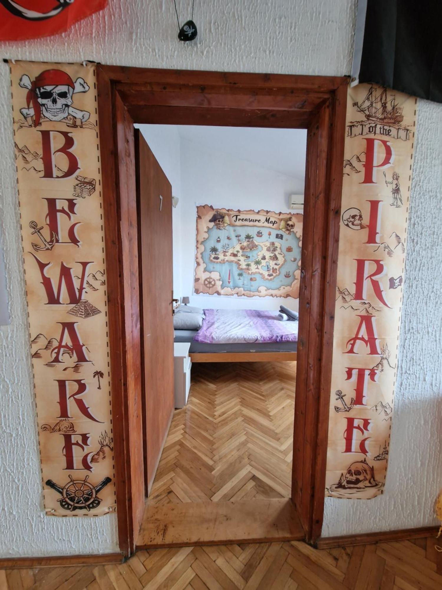 بيت شباب Pirate Backpackers أولتْسي المظهر الخارجي الصورة
