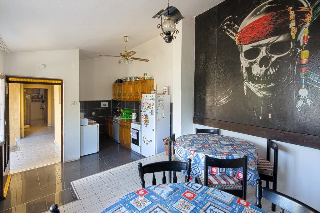 بيت شباب Pirate Backpackers أولتْسي المظهر الخارجي الصورة