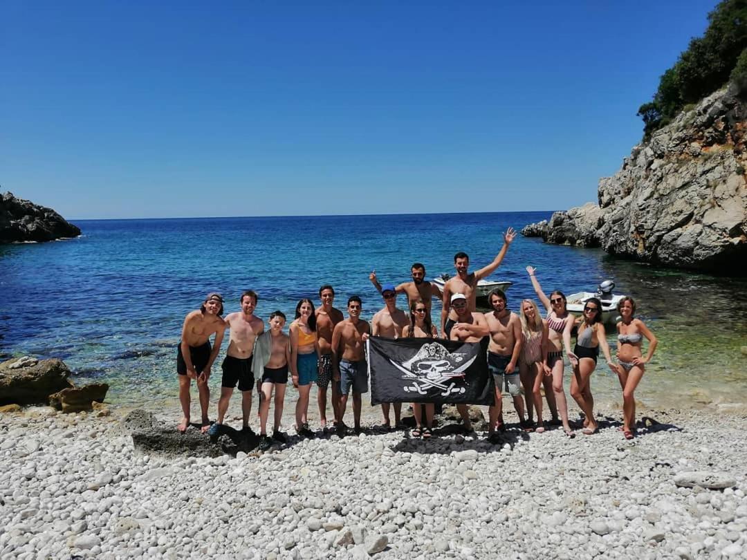 بيت شباب Pirate Backpackers أولتْسي المظهر الخارجي الصورة