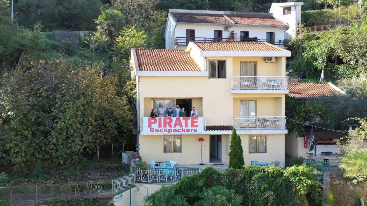 نزل أولتْسيفي Pirate Backpackers المظهر الخارجي الصورة